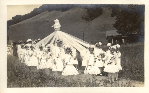 Students from Kentfield carry their may pole to the second annual May Day celebrations in Kentfield, May, 1910 [photograph]