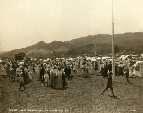 Participants at the Kentfield May Day Celebration, 1909 [photograph]