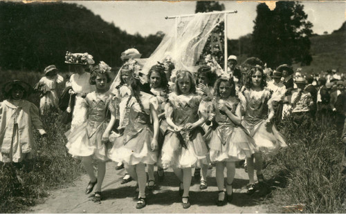 Contingent of schoolchildren en route to the Kentfield May Day Celebration, circa 1911 [photographic postcard]