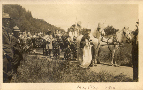 School children parade on horse drawn floats to the second annual May Day celebrations in Kentfield, California, May, 1910 [photograph]