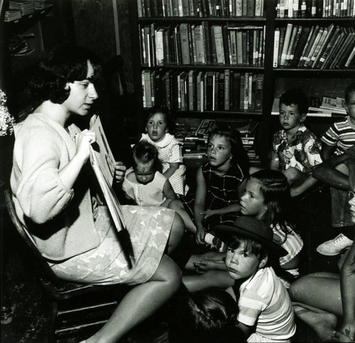 Storyteller Barbara Rauhala reads to children at the Fairfax Branch of the Marin County Free Library, August 21, 1964 [photograph]