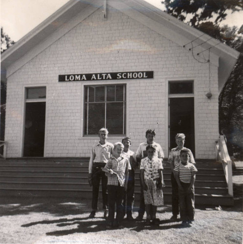 The Loma Alta School, San Rafael, one of the stops on the Marin County Free Library's bookmobile route, circa 1950 [photograph]