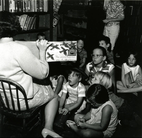 Storyteller Barbara Rauhala reads to children at the Fairfax Branch of the Marin County Free Library, August 21, 1964 [photograph]