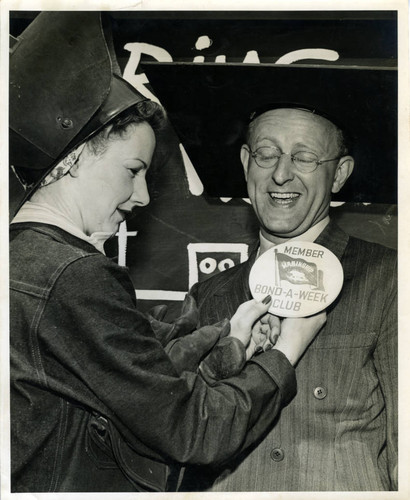 A member of the Bond-a-Week Club and a woman worker at Marinship, Marin County, circa 1943 [photograph]