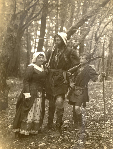 Scene from the 1916 Mountain Play, William Tell performed on Mount Tamalpais [photograph]