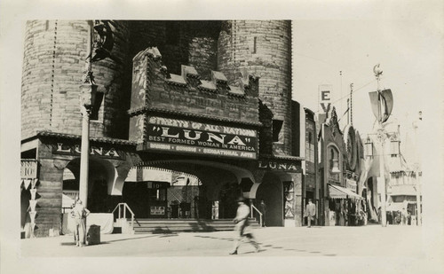 Attractions at “The Zone,” 1915 Panama-Pacific International Exposition [photograph]