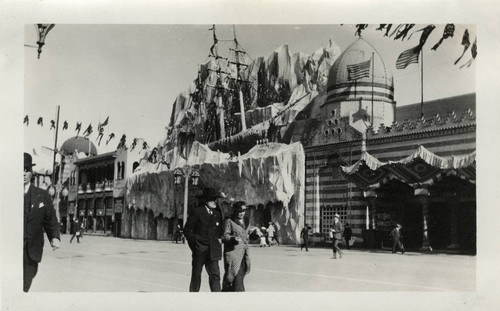 London to the South Pole, a consession on The Zone, at the 1915 Panama-Pacific International Exposition [photograph]