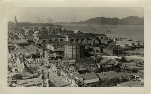 View of the 1915 Panama-Pacific International Exposition [photograph]