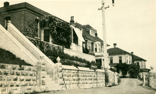 San Quentin Village residence of prison guard, Richard M. Smith and his wife, prison matron, Genevieve Smith, circa 1912 [photograph]