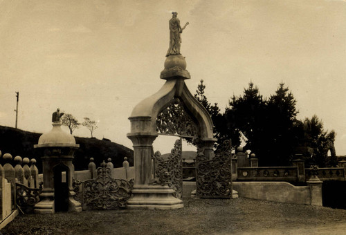 Entrance to the warden's residence at San Quentin State Prison, Marin County, California, circa 1915 [photograph]