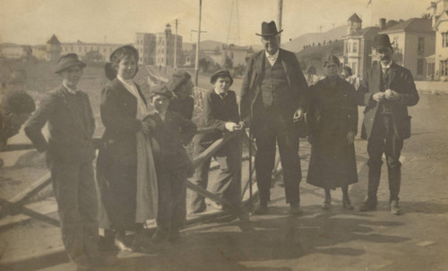 Guard Gardner and others near the front gate of San Quentin State Prison, Marin County, California, 1913 [photograph]