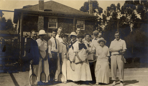 Group gathers for a tennis match at The Mount Tamalpais Military Academy in San Rafael, California, March 1914 [photograph]