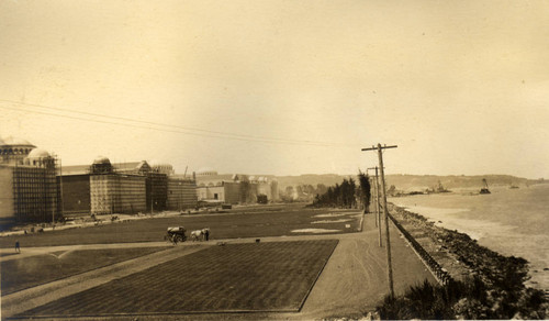 View of the Panama Pacific International Exposition buildings under construction, April 1914 [photograph]