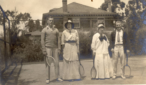 Group on the tennis court at San Rafael's Mount Tamalpais Military Academy in San Rafael, California, May 30, 1914 [photograph]