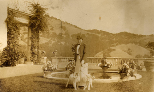 Alice Oge, and dogs, on the east side of the Beale house in San Rafael, California, September 1913 [photograph]