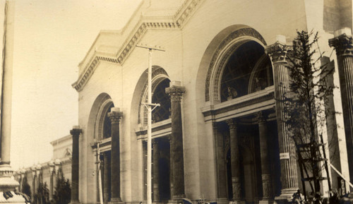 The Machinery Palace under construction for the 1915 Panama Pacific International Exposition, April 1914 [photograph]