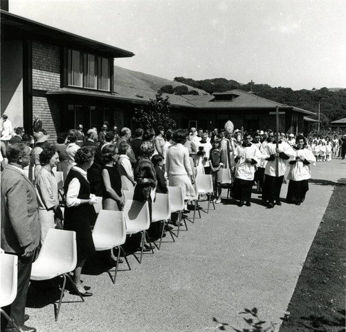 The dedication ceremony of the new location of San Domenico School for Girls, in Sleepy Hollow, April 4, 1966 [photograph]