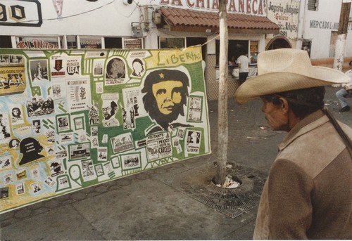 Commemoration of the twentieth anniversary of the Tlatelolco student massacre: Libertad banner