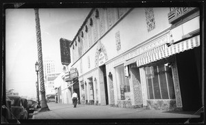 View of the sidwalk of Wilshire Boulevard's 3700 block, looking toward Wester Avenue