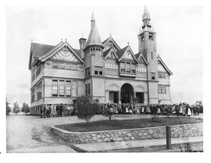 Exterior view of the Garfield School, on the corner of California Street and Pasadena Avenue, built in 1902-1903