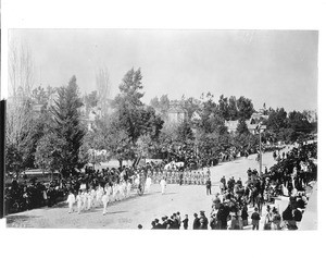 Los Angeles La Fiesta Parade the Hill Street side of the park, ca.1894