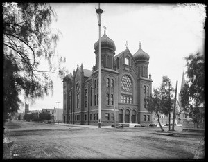 Exterior view of the B'nai B'rith Temple on Hope Street and Ninth Street in Los Angeles, ca.1902