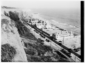 Birdseye view of houses along Pacific Coast Highway between Santa Monica and Malibu