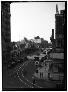 Birdseye view of Hollywood Boulevard, showing posts with metallic wreaths and pictures