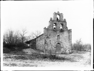 Mission San Francisco de la Espano from the front, San Antonio, Texas, ca.1898