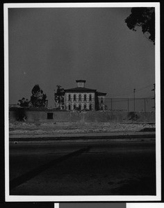Exterior view of the old Los Angeles High School looking west across the Board of Education ground and Hill Street, 1949