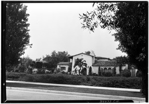 Exterior view of a Spanish-style home on Lombardy Road in Pasadena, June 11, 1929