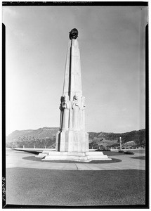 Astronomers Monument at the Griffith Park Planetarium, 1936