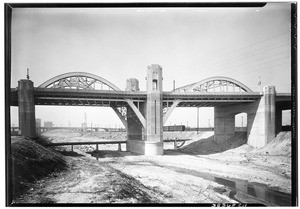 Sixth Street Bridge, showing a dry riverbed, June, 1933