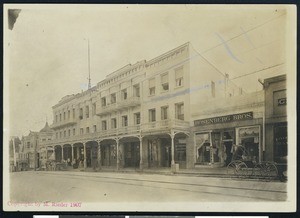 Exterior view of the National Exchange Hotel in Nevada City, 1907