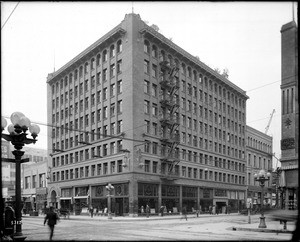 The exterior view of the Hayward Hotel, on the corner of Spring Street and Sixth Street, ca.1910