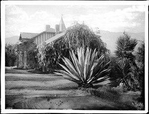 Carr residence in Pasadena, now Carmelita Park, ca.1895