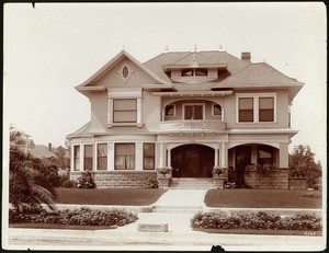 Exterior view of the residence of N. E. Rice on Wilshire Boulevard in Los Angeles, 1900-1909