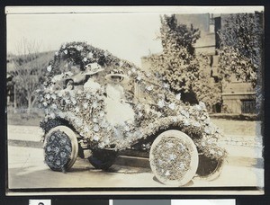 Motorized float at the Pasadena Tournament of Roses celebration, ca.1915