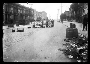 People cooking in the street, San Francisco, 1906