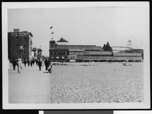 View down the beach walk in Venice towards the amusement park, ca.1910-1919