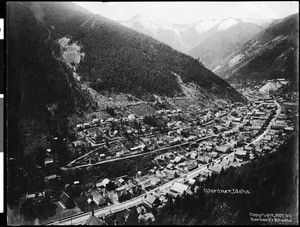 A panoramic view of the city of Wardner, Idaho, 1907