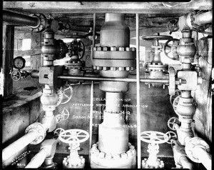 Standard Oil cellar hook-up in Kettleman Hills, 1931