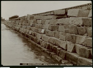 Construction of the breakwater in San Pedro for the harbor, ca.1900-1908