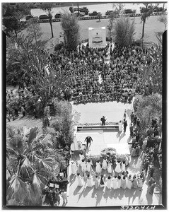 Birdseye view of a public meeting near Frank Putnam Flint Fountain