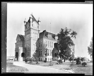 Exterior view of the Fresno High School, ca.1905