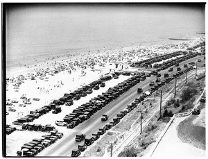 Crowded beach along Pacific Coast Highway between Malibu and Santa Monica