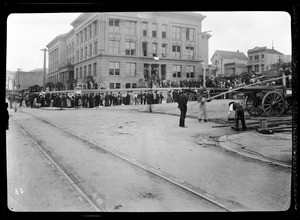 Bread line at a mission school, San Francisco, 1906