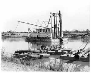 Imperial Canal dredger, ca.1910