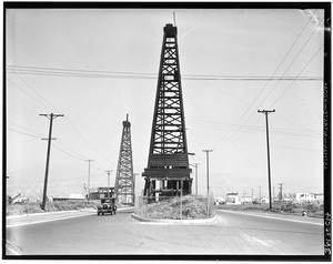 Oil well, La Cienega Blvd. near Beverly. Feb. 16, 1931