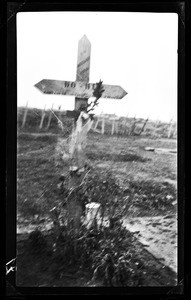 View of a gravesite in World War I France, ca.1916